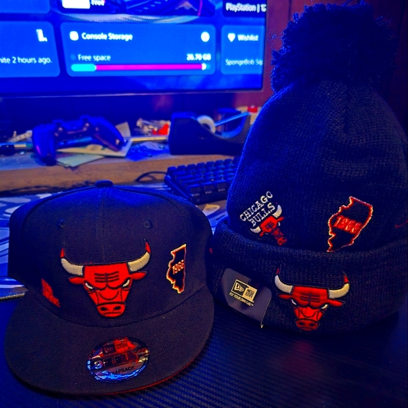 Chicago bulls snapback hat and beanie bundle